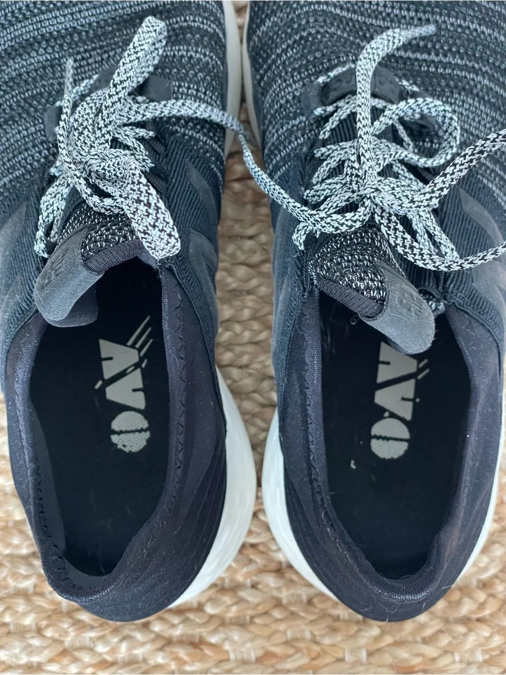 New Balance Women’s Black White Knit Running Sneakers 9